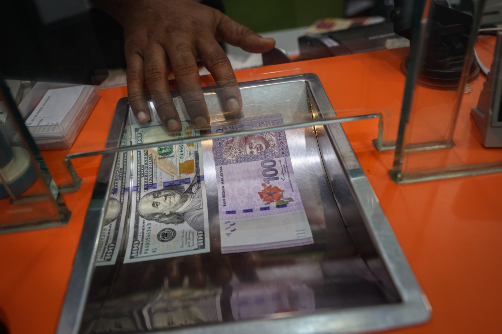 The ringgit trimmed earlier gains to end almost flat against the US dollar today amid cautious sentiment ahead of Bank Negara Malaysia’s decision on the overnight policy rate,  due tomorrow.— Bernama pic 