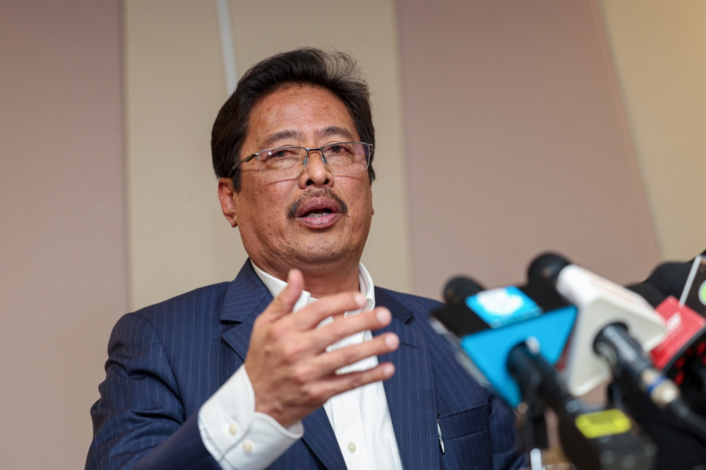 MACC chief commissioner Tan Sri Azam Baki told reporters at a press conference in Putrajaya that the agent was likely a foreigner based on their use of a foreign language and the messaging application WeChat. — Bernama pic 