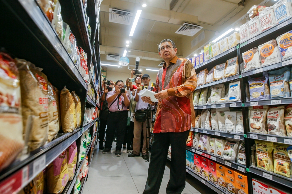 Minister of Domestic Trade and Cost of Living Datuk Seri Salahuddin Ayub said that although it is under the jurisdiction of Ministry of Agriculture and Food Security (MAFS) through the Padi and Rice Regulatory Division (KPB), it will also act when complaints are received. — Picture by Hari Anggara