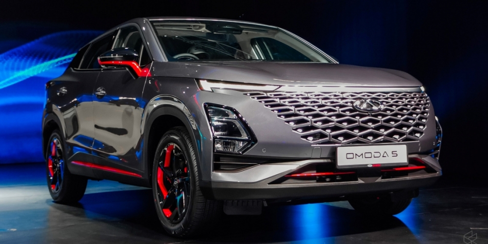 The Chery Omoda 5 aims to compete with cars like the Honda HR-V and Proton X50 in the lucrative B-segment crossover market. — SoyaCincau pix