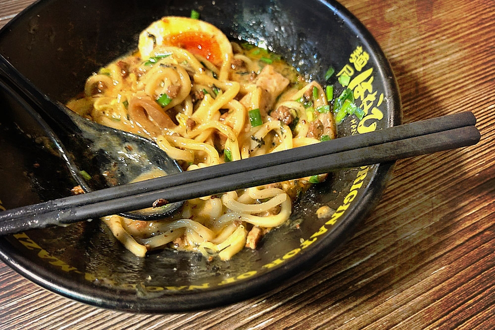 The way to eat 'mazesoba' is to mix all the toppings together with the noodles.