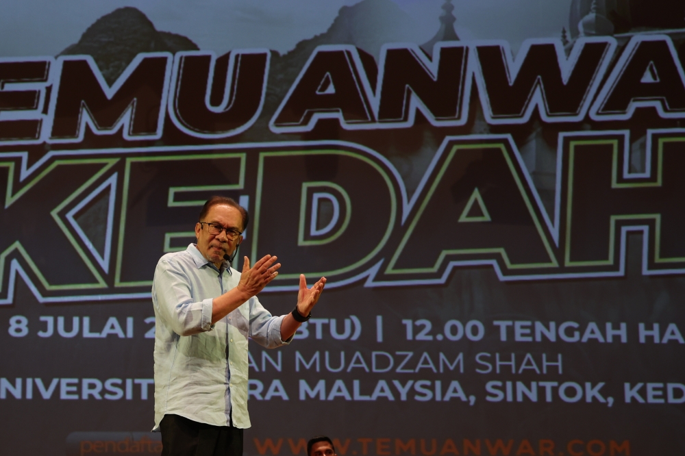 Prime Minister Datuk Seri Anwar Ibrahim speaks during a ‘Temu Anwar’ (Meet Anwar) programme at Universiti Utara Malaysia (UUM) in Sintok July 8, 2023. — Bernama pic