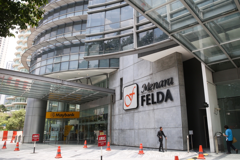 Felda chairman confirms Muhyiddin promised to wipe out settlers’ debt, but never delivered. —  Picture by Choo Choy May
