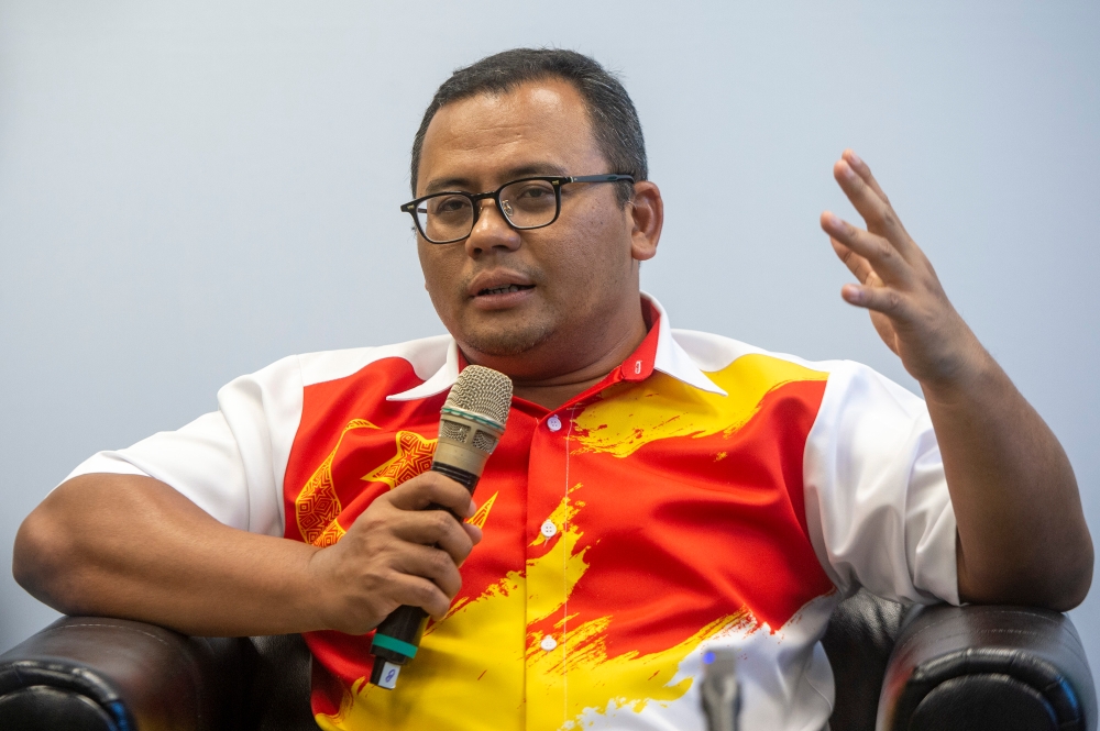 Datuk Seri Amirudin Shari claimed the Opposition PN appeared to be focusing only on winning the state’s northern seats, which showed it lacked confidence to take over as the new government. — Picture by Shafwan Zaidon