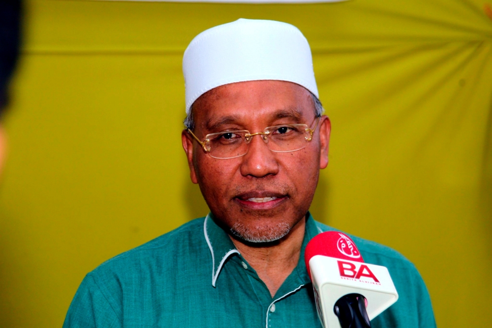 PAS vice-president Datuk Seri Idris Ahmad said that PN had not fallen out with Umno but rather that it had beef with Pakatan Harapan. — Bernama pic