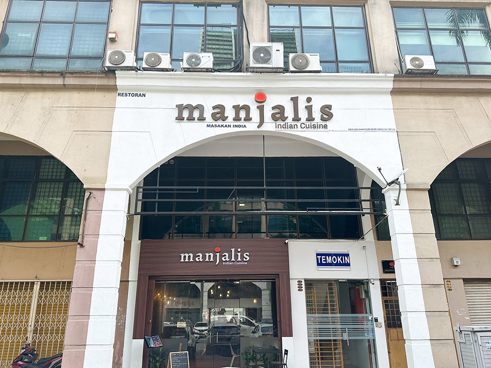 Restoran yang dibuka pada Mei tahun ini terletak di Sentul Raya Boulevard yang sibuk.