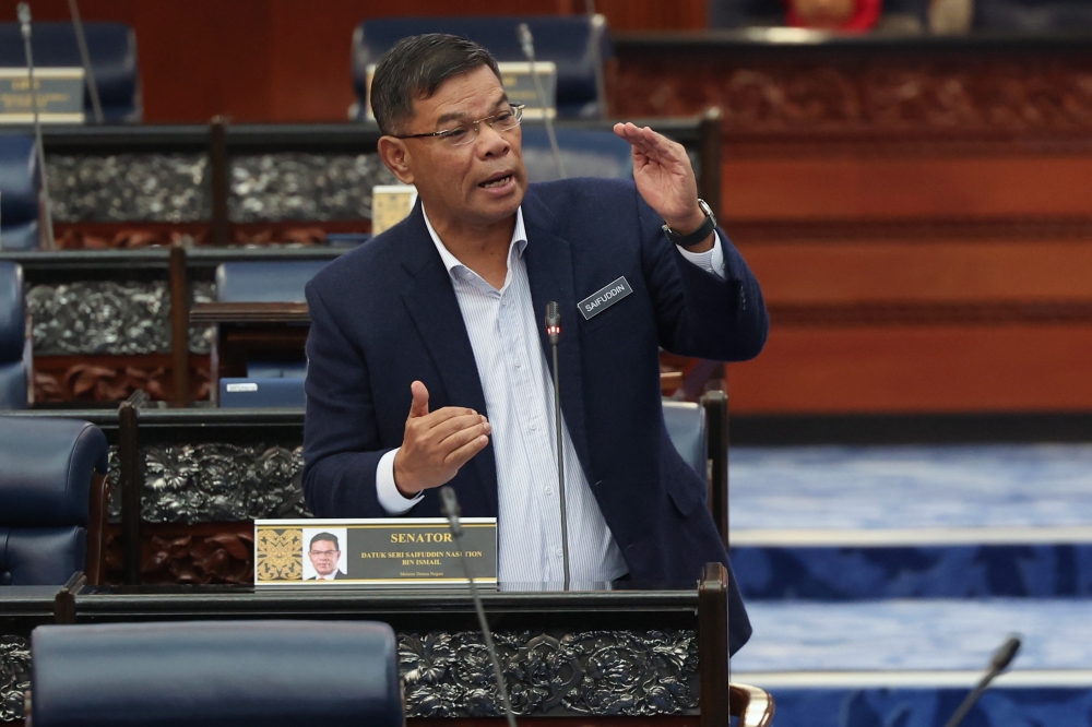 Home Minister Datuk Seri Saifuddin Nasution Ismail On February 22, 2023, Home Minister Datuk Seri Saifuddin Nasution Ismail told the Dewan Rakyat that there were 132,272 citizenship applications from 2013 to February 21, 2023. ― Bernama pic