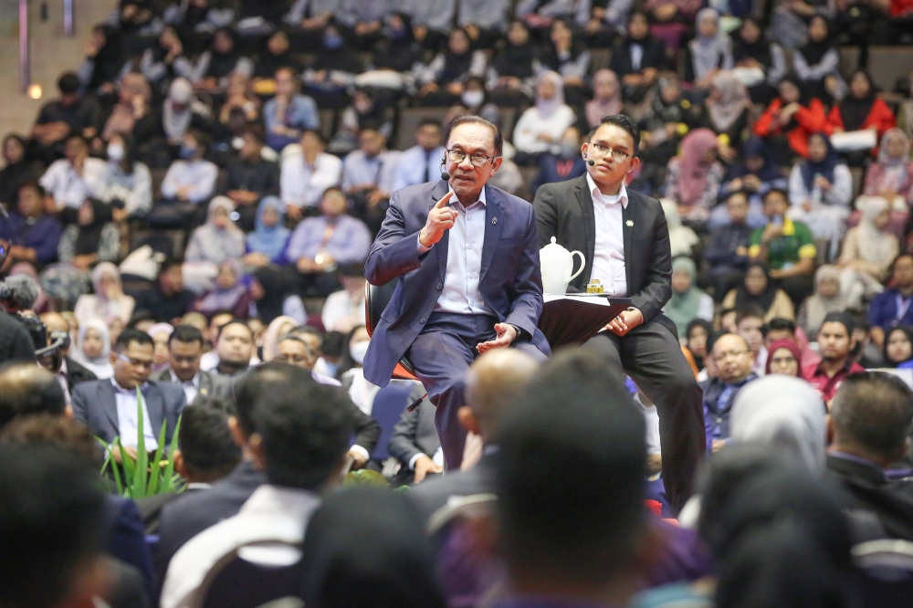 Prime Minister Datuk Seri Anwar Ibrahim speaks during the Malaysia Madani dialogue with PSD scholarship students at University Kebangsaan Malaysia in Bangi June 13, 2023. — Picture by Yusof Mat Isa