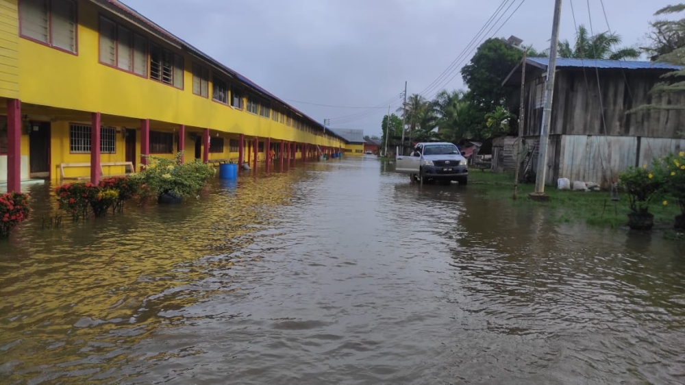 Photo shows flooding at the Long Bemang longhouse in Apoh Baram. — Borneo Post Online pic