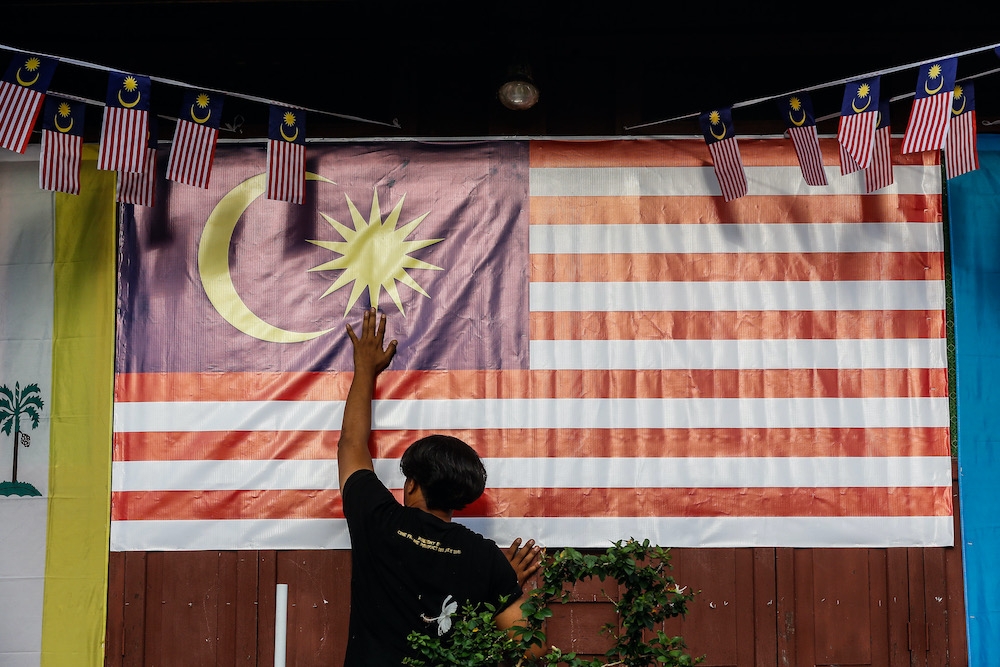 Section 1(a) is a condition for those born in Malaysia to be automatically entitled to Malaysian citizenship, with the requirement being that at least one of the parents is a Malaysian or permanent resident when the person was born. — Picture by Sayuti Zainudin