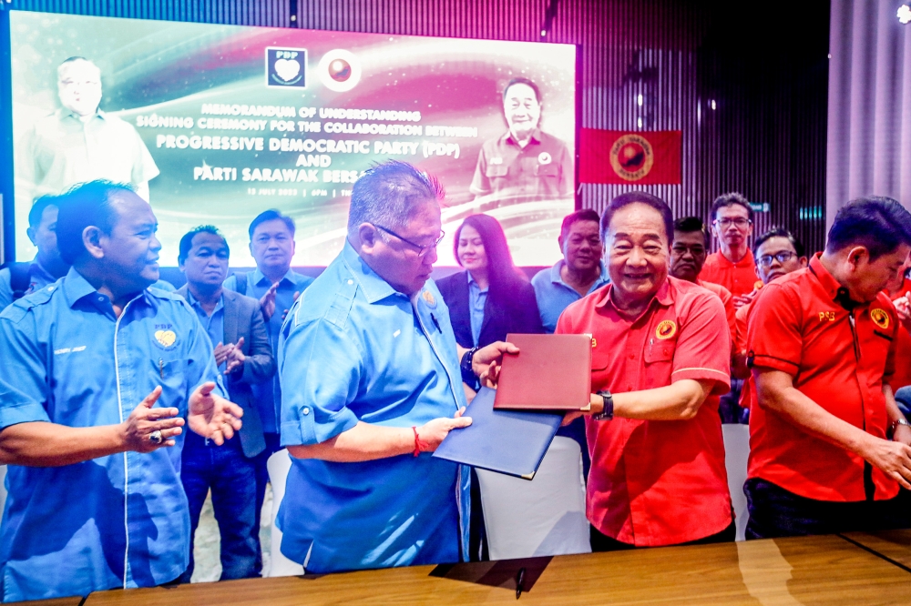 PDP president Datuk Seri Tiong King Sing (second left) and PSB president Datuk Seri Wong Soon Koh (second right) exchanging memorandums during the signing ceremony for the collaboration between the two party in Sarawak at Parkroyal KL July 13, 2023. — Photo by Hari Anggara