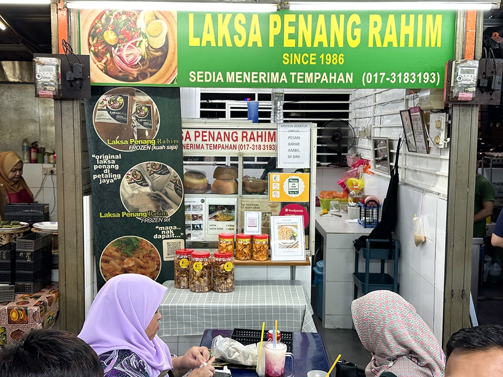 Find the 'laksa' stall on the right when you walk in from the front entrance.