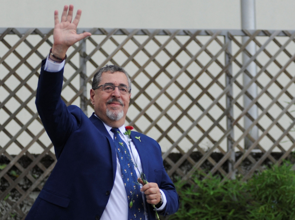 Guatemala’s top court yesterday suspended an order barring the party of anti-graft candidate Bernardo Arevalo from running for the presidency, after a flood of international criticism that the country’s democracy was in jeopardy. — Reuters pic