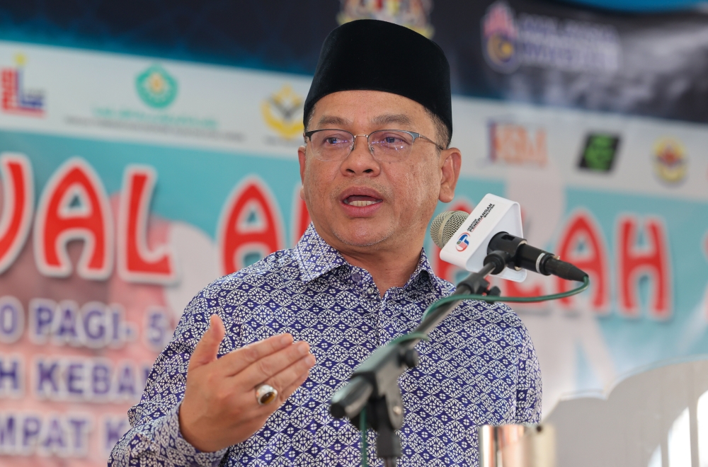 Minister in the Prime Minister’s Department (Religious Affairs) Datuk Mohd Na’im Mokhtar delivers a speech during the launch of the ‘Karnival Al Falah’ at Sekolah Menengah Kebangsaan Kampung Laut in Tumpat July 15, 2023. — Bernama pic