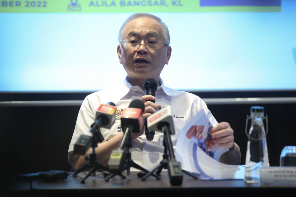 MCA president Datuk Seri Wee Ka Siong has told all party members to give their support to Barisan Nasional candidates in the coming six state elections. — Picture by Ahmad Zamzahuri