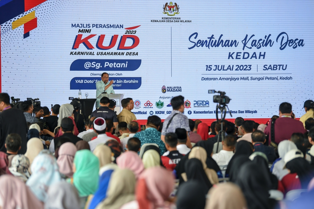 Prime Minister Datuk Seri Anwar Ibrahim delivers a speech during the launch of the mini carnival for rural entrepreneurs at Sungai Petani July 15, 2023. — Bernama pic 