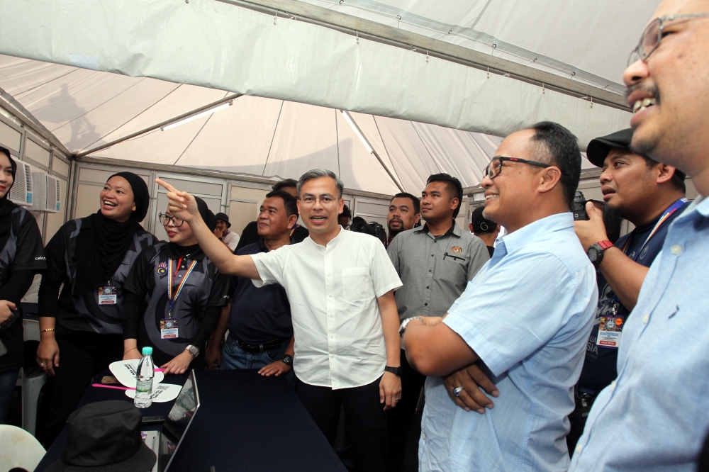 Communications and Digital Minister Fahmi Fadzil (centre) visits the site for tomorrow’s launch of the 2023 National Month and Fly the Jalur Gemilang to observe the final preparations for the event at Bulatan Sultan Azlan Shah, Meru Raya in Ipoh July 15, 2023. — Bernama pic 