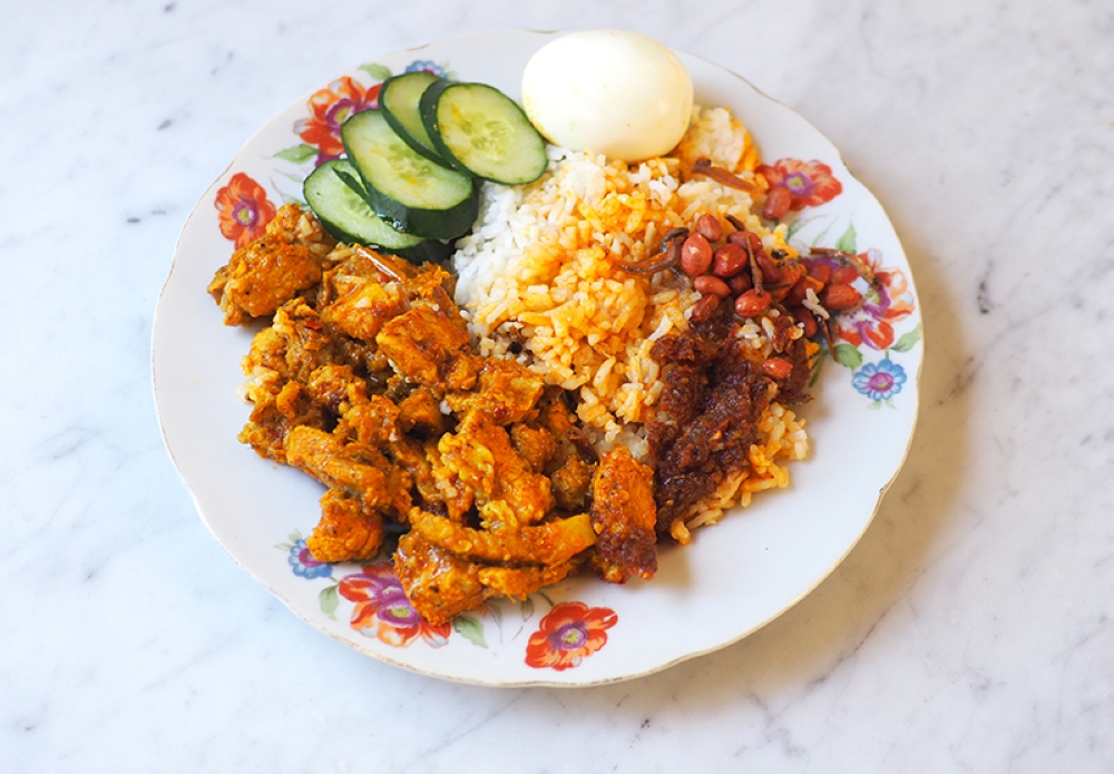 The pork 'rendang' is the best choice with the 'nasi lemak' whether it's dine-in or a takeaway like this one — Pictures by Lee Khang Yi