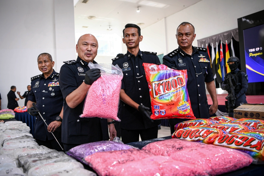 Bukit Aman JSJN director Datuk Seri Mohd Kamarudin Md Zin shows the media the drugs that were seized during the raid. — Bernama pic