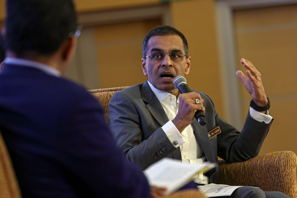 Socso chief executive officer Datuk Seri Dr Mohammed Azman Aziz Mohammed speaks during the forum titled ‘Gig Industry Career Framework’ in Kuala Lumpur July 17, 2023. — Bernama pic 