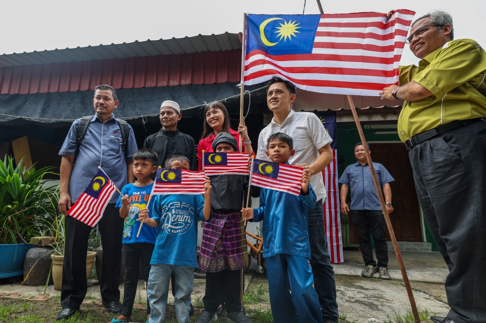 Deputy Communications and Digital Minister Teo Nie Ching with local residents of Pulau Aman during the Semarak Gemilang programme in Batu Kawan, Penang, July 14, 2023. — Bernama pic 