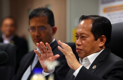 Ahmad Maslan: Sumbangan Asas Rahmah aid recipients can make cashless purchases at 600 supermarkets, groceries throughout Malaysia - Vimarsana News