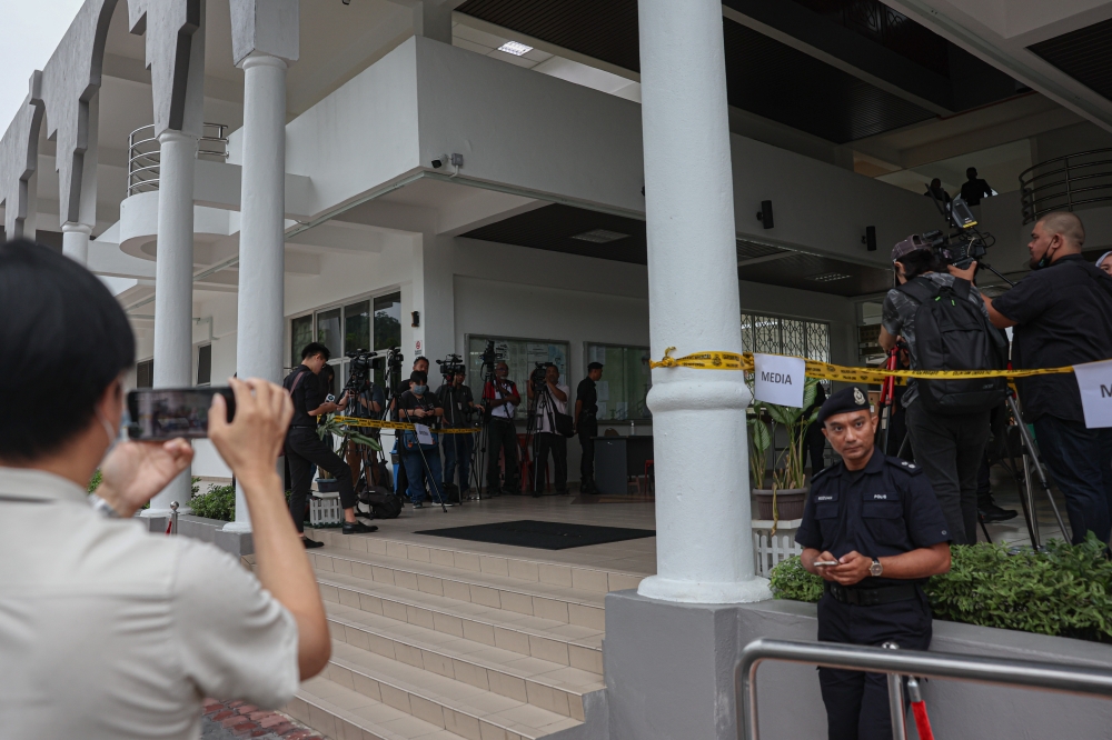 Media personnel from various agencies started gathering at the court compound at 7am to cover the case. ― Bernama pic