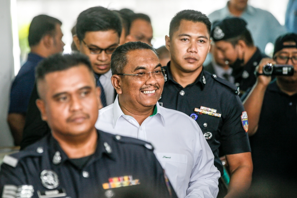 Caretaker Kedah mentri besar Datuk Muhammad Sanusi Md Nor (centre) leaves the Selayang court complex July 18, 2023. — Picture by Hari Anggara