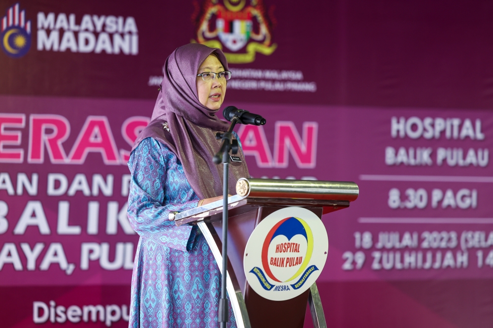 Health Minister Dr Zaliha Mustafa speaks during the opening of the Balik Pulau Hospital Emergency and Outpatient Department today, June 18, 2023. ― Bernama pic