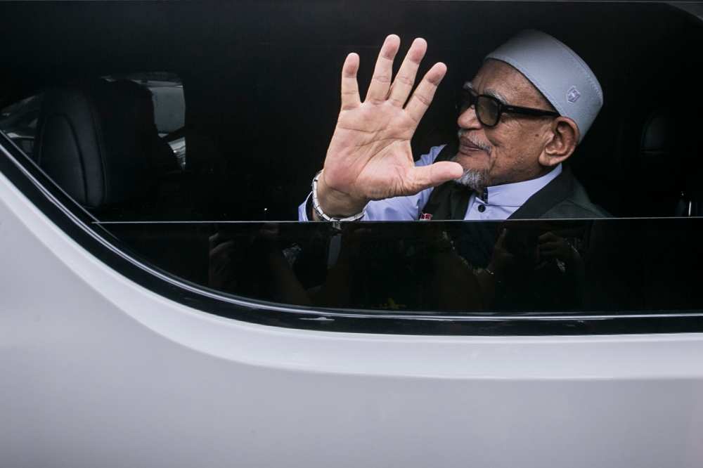 Inspector-General of Police Tan Sri Razarudin Husain said the investigation papers on 3R issues against PAS president Tan Sri Abdul Hadi Awang (pic) and DAP chairman Lim Guan Eng have been handed over to the Attorney General’s Chambers yesterday. — Picture by Hari Anggara