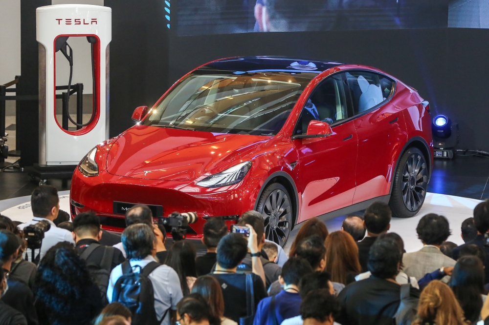Tesla hari ini melancarkan kenderaan utiliti sukan elektrik (SUV) serba baharunya, Model Y di Malaysia.  — Gambar oleh Yusof Mat Isa