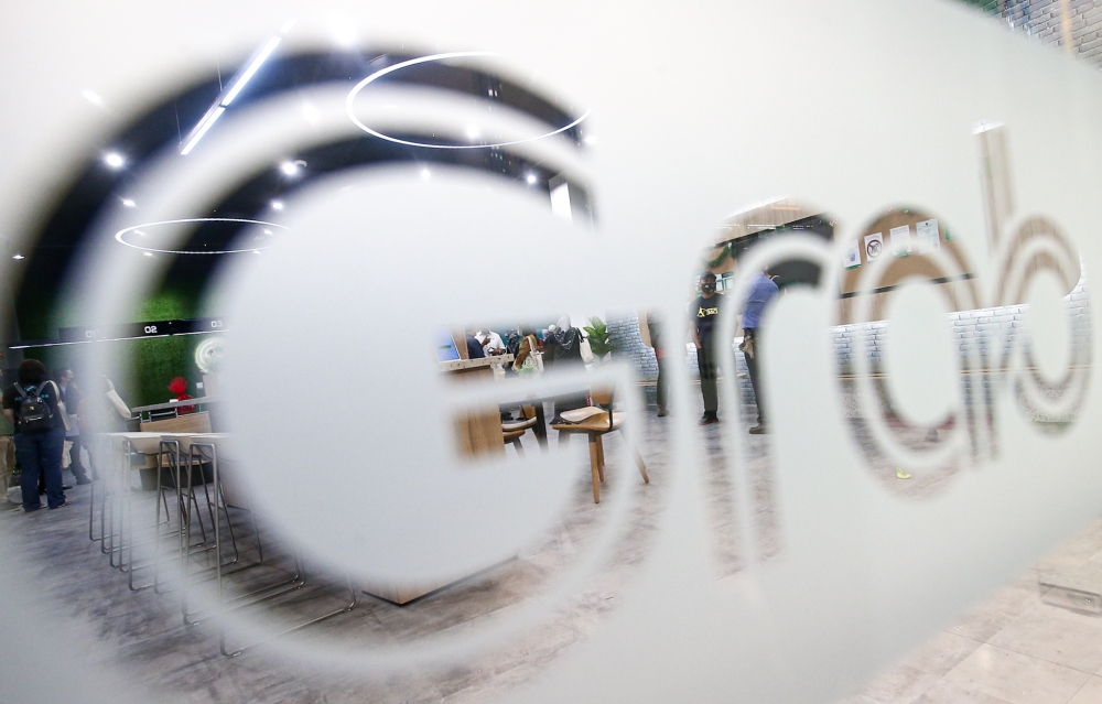 South-east Asian ride-hailing company Grab plans to acquire Singapore’s third-largest taxi operator Trans-Cab, the companies said in a joint statement today. — Picture by Farhan Najib