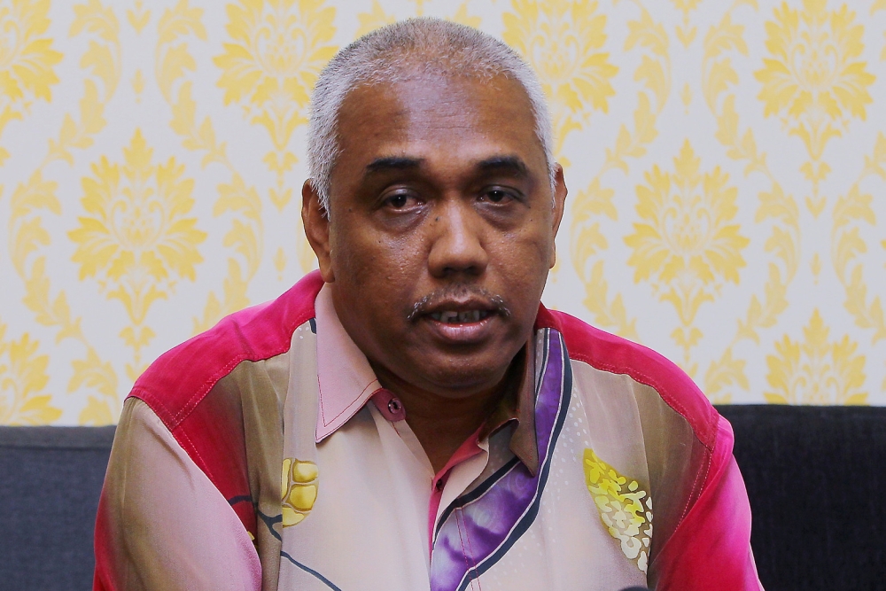 State Education, Higher Education, Youth and Sports Committee chairman Khairudin Abu Hanipah said the ceramic tank fell and struck the afternoon session student on her head while she was flushing the toilet after use. — Bernama pic