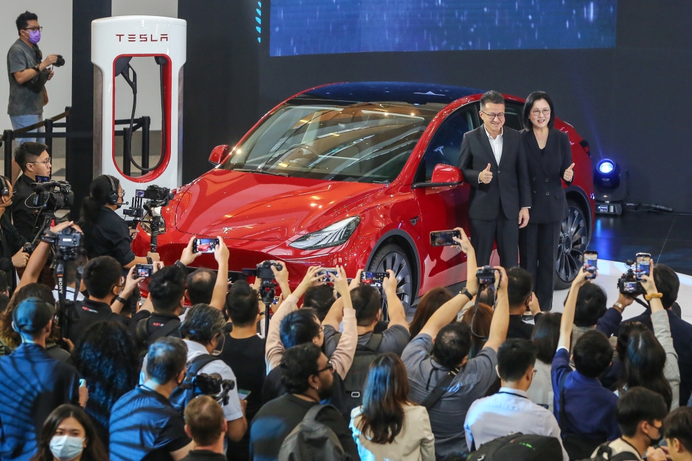Deputy Trade and Industry Minister Liew Chin Tong (left) and Tesla regional director Isabel Fan pose for a picture during the launch of the Tesla Model Y at Pavillion in Kuala Lumpur July 20, 2023. — Picture by Yusof Mat Isa