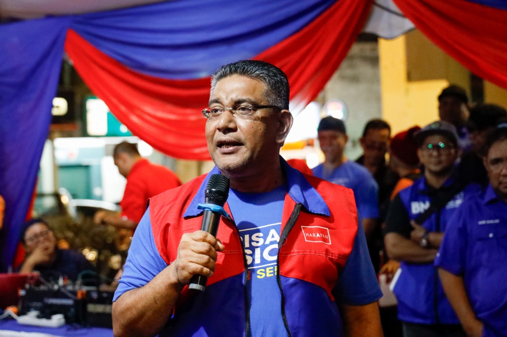 Selangor Umno chief Datuk Megat Zulkarnain Omardin today claimed that a vote for Perikatan Nasional is a vote to ban Umno. — Picture by Firdaus Latif