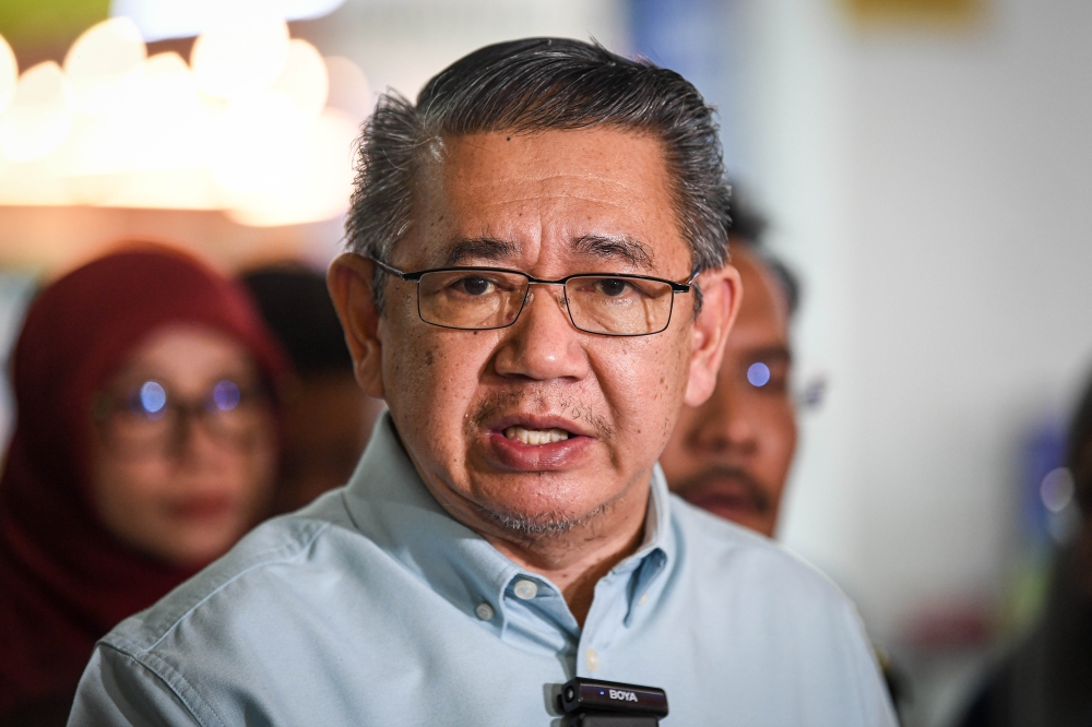 Datuk Seri Salahuddin Ayub’s press secretary Nur Syakirin Husnal in a statement here today said the minister complained of nausea and vomiting and was not able to attend a programme scheduled last night. — Bernama pic