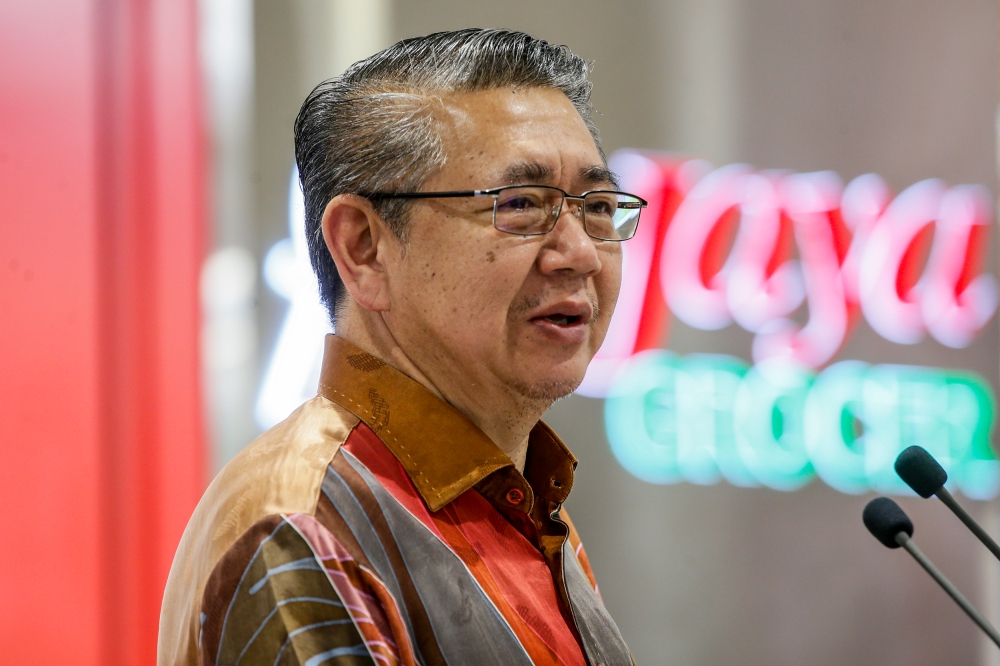 Datuk Mahfuz Omar said he was informed by Salahuddin’s (pic) bodyguard that the Amanah deputy president had been admitted to the intensive care unit for further monitoring. — Picture by Hari Anggara