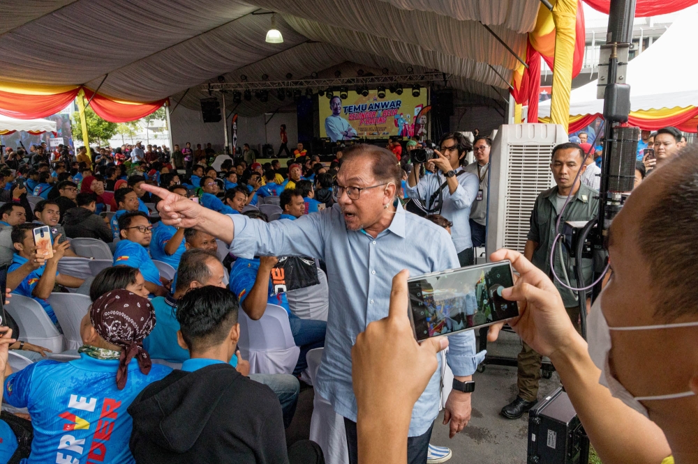 Prime Minister Datuk Seri Anwar Ibrahim attends the dialogue session with delivery riders in Petaling Jaya July 22, 2023. — Picture by Firdaus Latif