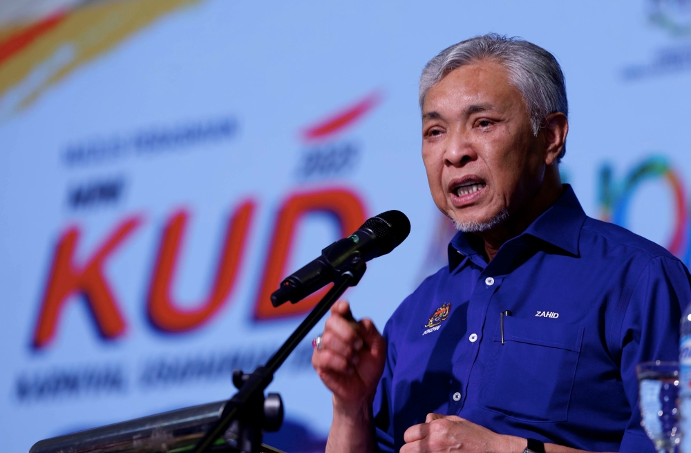 Deputy Prime Minister Ahmad Zahid Hamidi delivers a speech during the Usahawan Desa (KUD)@Sungai Besar mini carnival and ‘Sentuhan Kasih Desa Selangor’ programme at the Sungai Besar Stadium in Sabak Bernam July 22, 2023. — Bernama pic