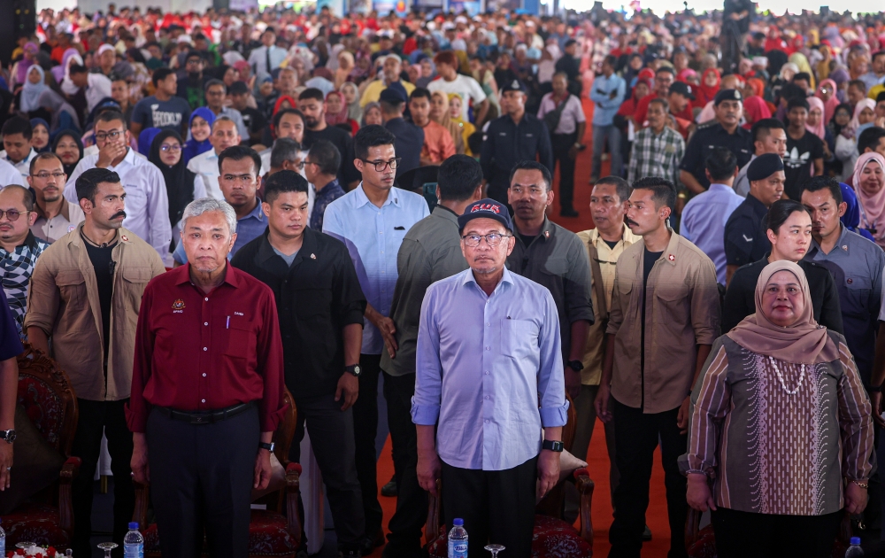 Prime Minister Datuk Seri Anwar Ibrahim at the Kelantan-level Sentuhan Kasih Desa programme at Dataran Kesedar Paloh 2 in Gua Musang July 23, 2023. — Bernama pic