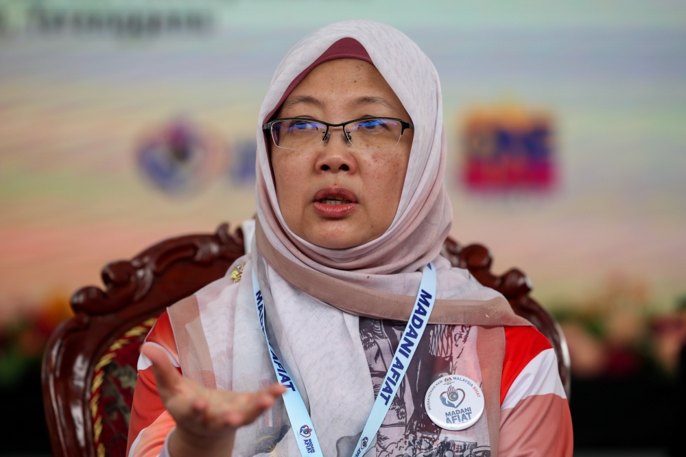 Health Minister Dr Zaliha Mustafa speaks to the media reporters after launching the state-level “Madani Afiat and One Hour Malaysia Clean-Up” programme at Perumahan Rakyat Padang Hiliran in Kuala Terengganu July 23, 2023. — Bernama pic