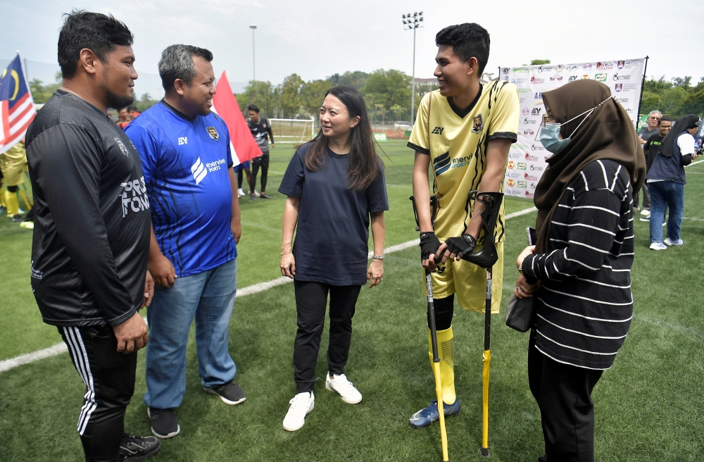 Youth and Sports Minister Hannah Yeoh (centre) is seen at the closing ceremony of the Artalive Challenge Cup Amputee Football 2023 championship in Shah Alam July 23, 2023. — Bernama pic