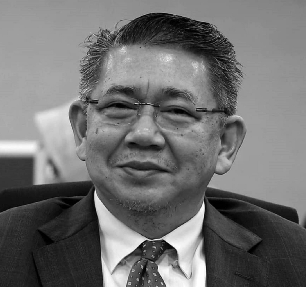 In a post on Istana Negara’s Facebook page, Their Majesties also expressed sadness over the passing of the minister and hoped that his entire family would be patient and persevere in facing this moment of grief. — Picture via Twitter/Bernama