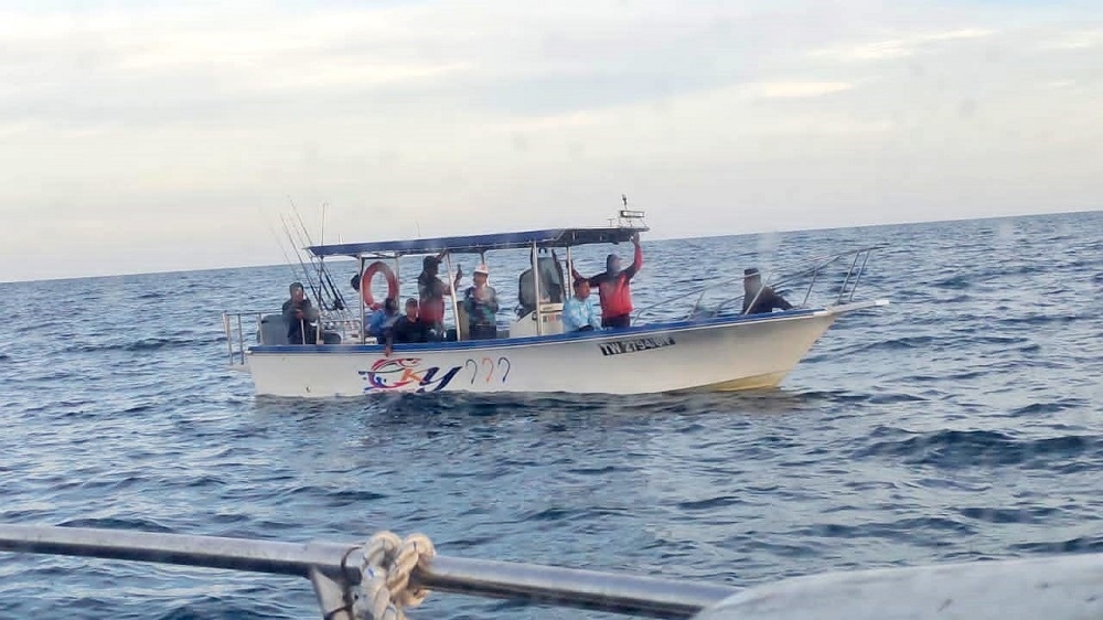 The SAR team located the fishermen near Sipadan Island. — Borneo Post Online pic