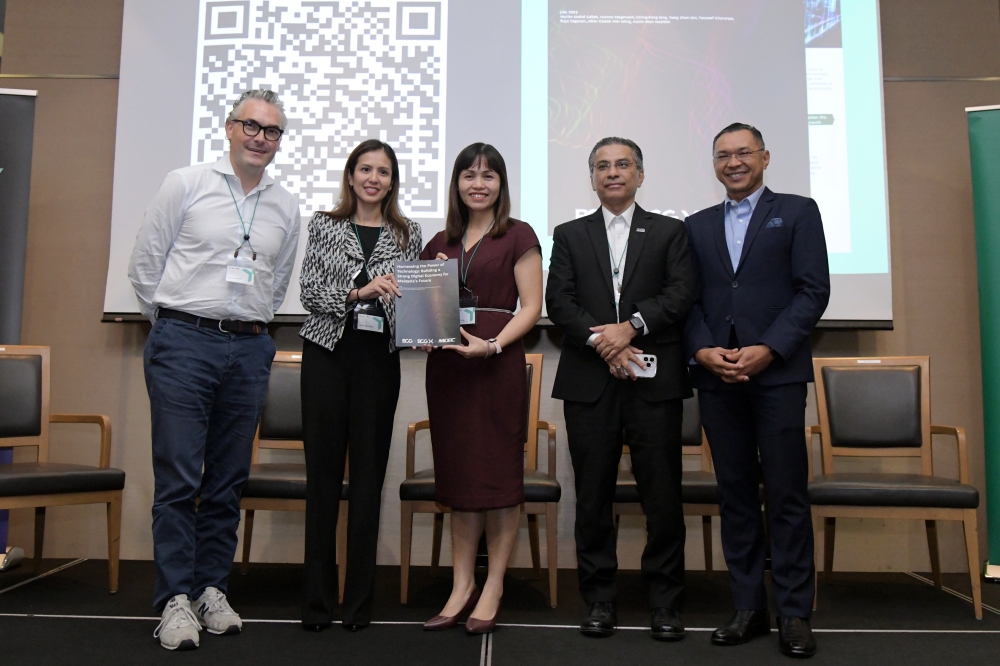 Deputy Minister of Communications and Digital Teo Nie Ching(centre) posing for a group photo during the official launching of Boston Consulting Group’s tech build and design unit - BCG X - in Malaysia at Nexus@Connexion Conference and Event Centre in Kuala Lumpur July 25, 2023. — Bernama pic