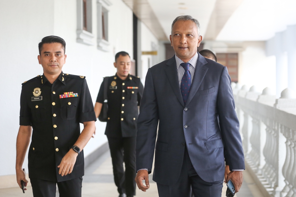 Former Singapore-based banker Kevin Michael Swampillai arrives for the 1Malaysia Development Berhad (1MDB) trial at the Kuala Lumpur High Court, July 26, 2023. — Picture by Yusof Mat Isa