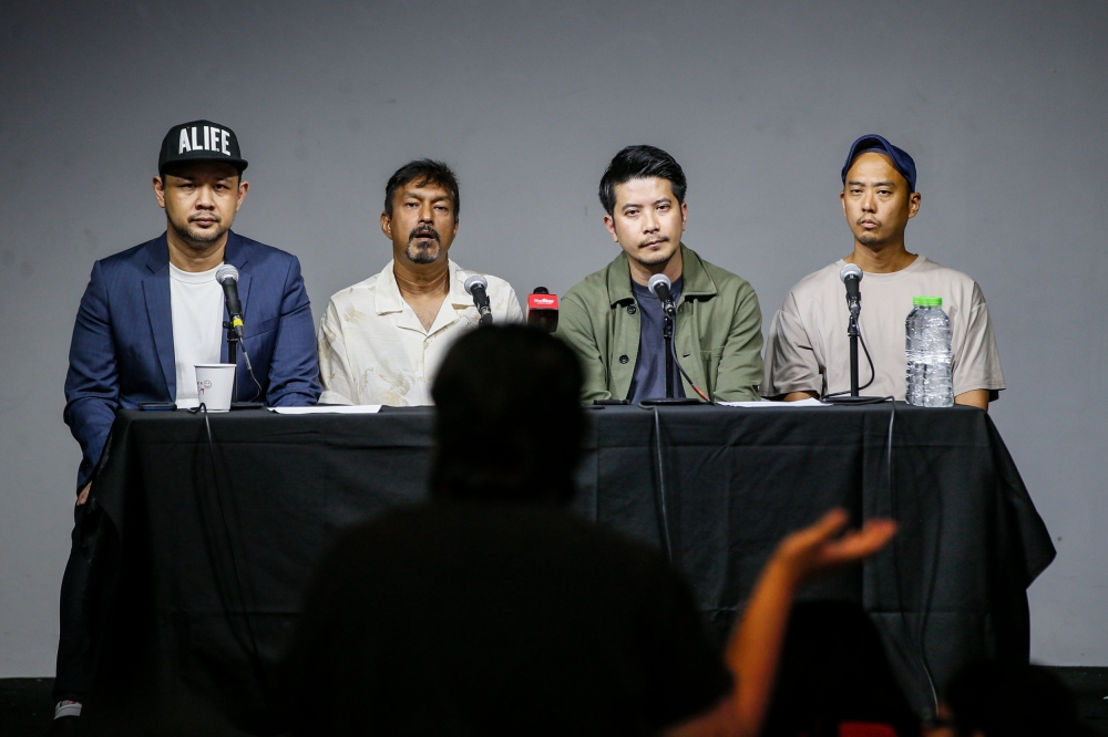 Law was joined by (from left to right) Alife President Rizal Kamal, chairman Para Rajagopal and Wan Alman . — Image : Malay Mail/Photo by Hari Anggara