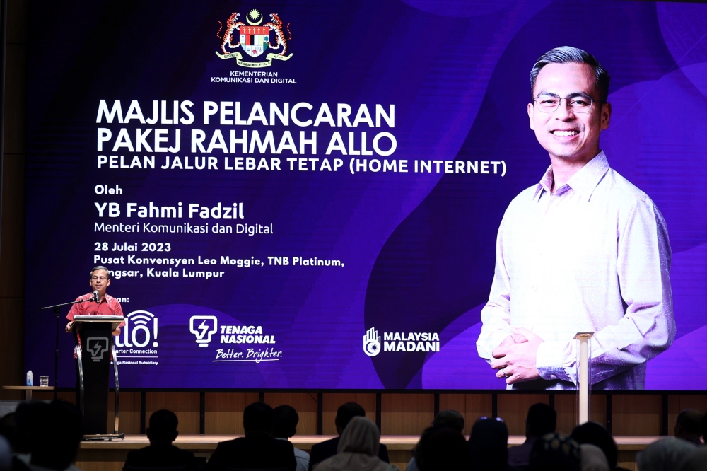 Communications and Digital Minister Fahmi Fadzil speaks during the launch of the Allo’s Rahmah Fixed Broadband Package in Kuala Lumpur July 28, 2023. ― Bernama pic