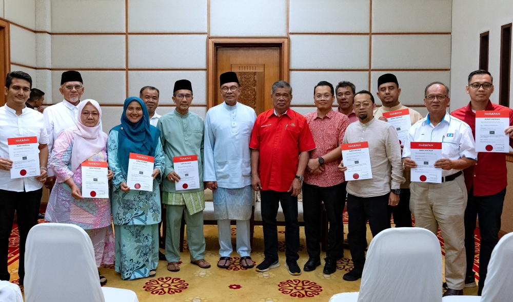 PKR president Datuk Seri Anwar Ibrahim with Terengganu, Kelantan PKR candidates who received their appointment letters to contest in the state elections on August 12, Kuala Nerus, July 28, 2023. — Bernama pic 