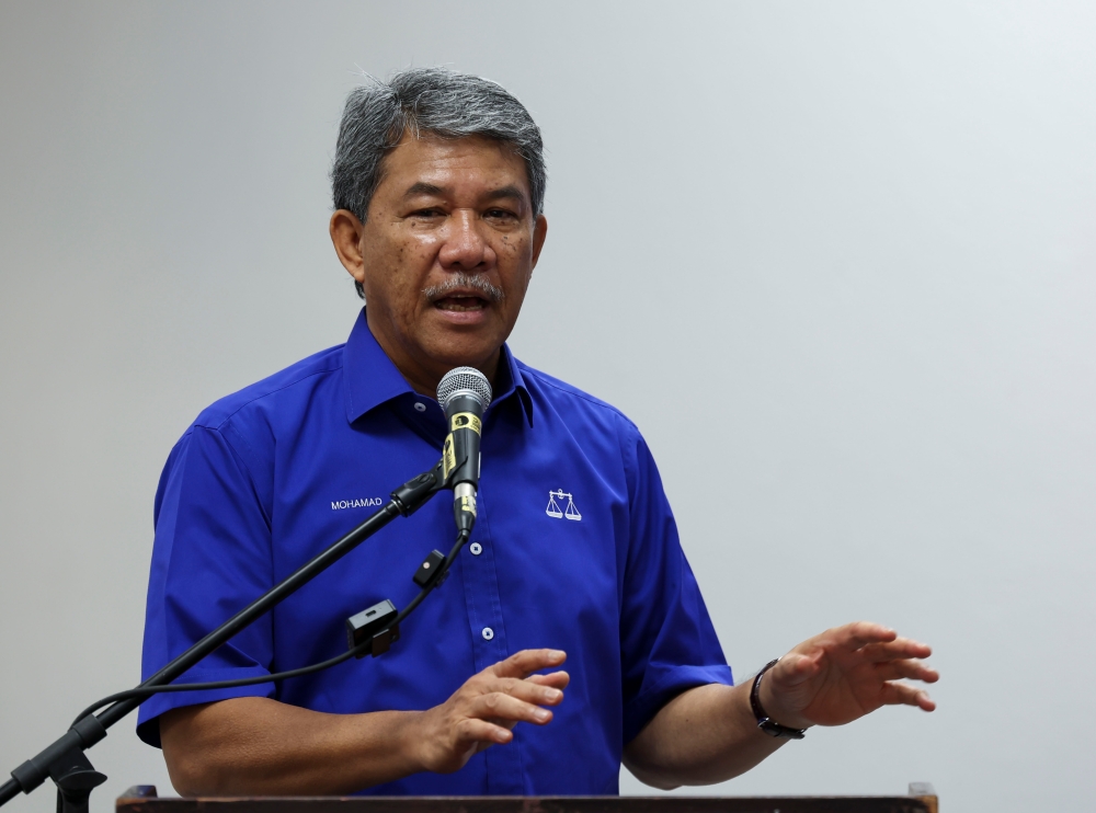 Datuk Seri Mohamad Hasan will be in a straight fight with Rozmal Malakan (PN-PAS) to defend the Rantau state seat on a Barisan Nasional ticket for the fifth term since 2004. ― Bernama pic